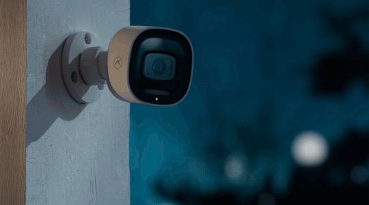 Alarm.com 4MP Outdoor Wi-Fi Spotlight Camera — view 5
